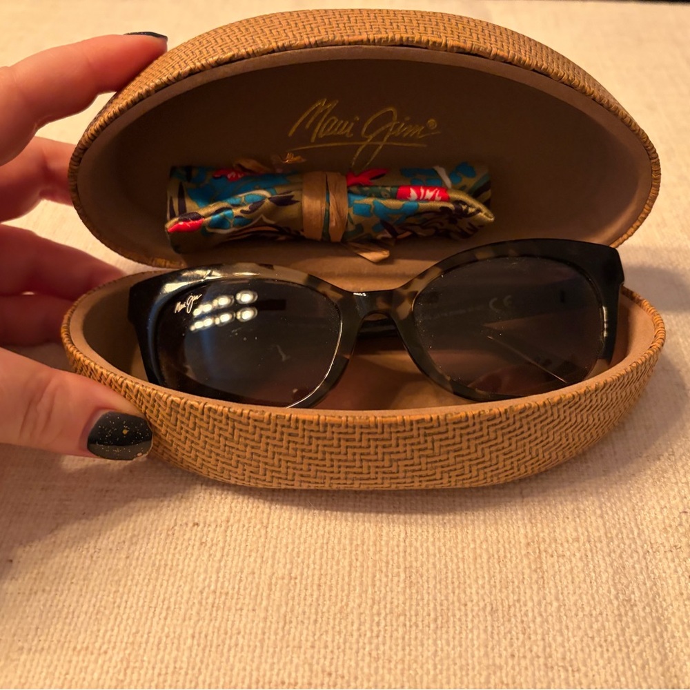 Maui Jim Black Gradient Lens Sunglasses
